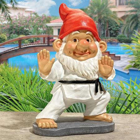 DESIGN TOSCANO Karate Kobi Martial Arts Garden Gnome Statue QM7511103